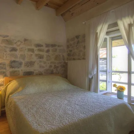Cottage Ceyzerieu Hébergement de vacances Ceyzerieu